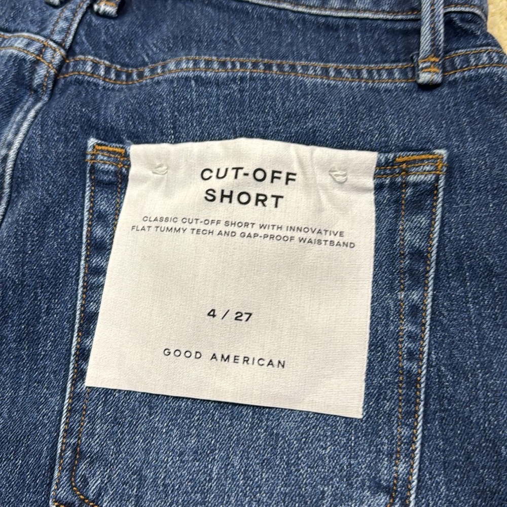 Good American high waisted cut-off shorts - Picture 4 of 7